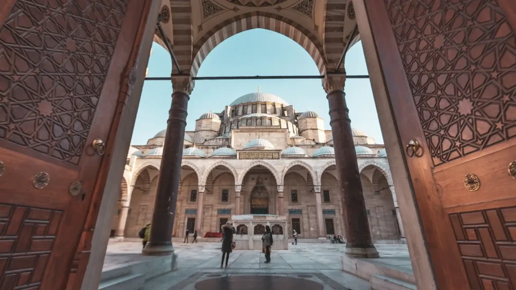 the courtyard of blue mosque