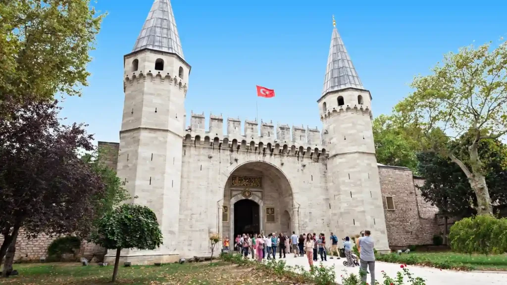 courtyard of topkapi palace